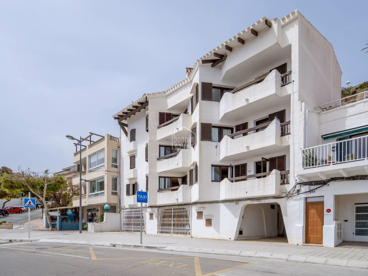 (Fotos) A la venta uno de los edificios más icónicos del puerto de Maó
