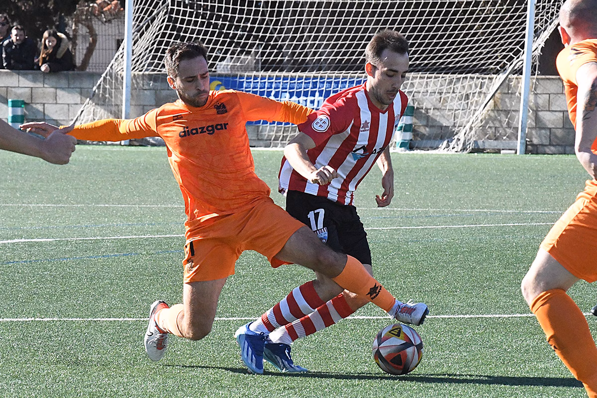 Daniel Peña logra en el minuto 90 un triunfo de prestigio para el Mercadal