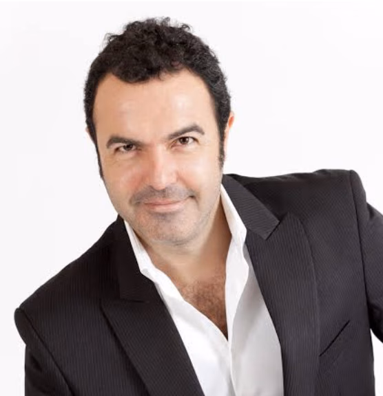 Más de 25 años cantando. Así lo analiza el bajo barítono Simón Orfila