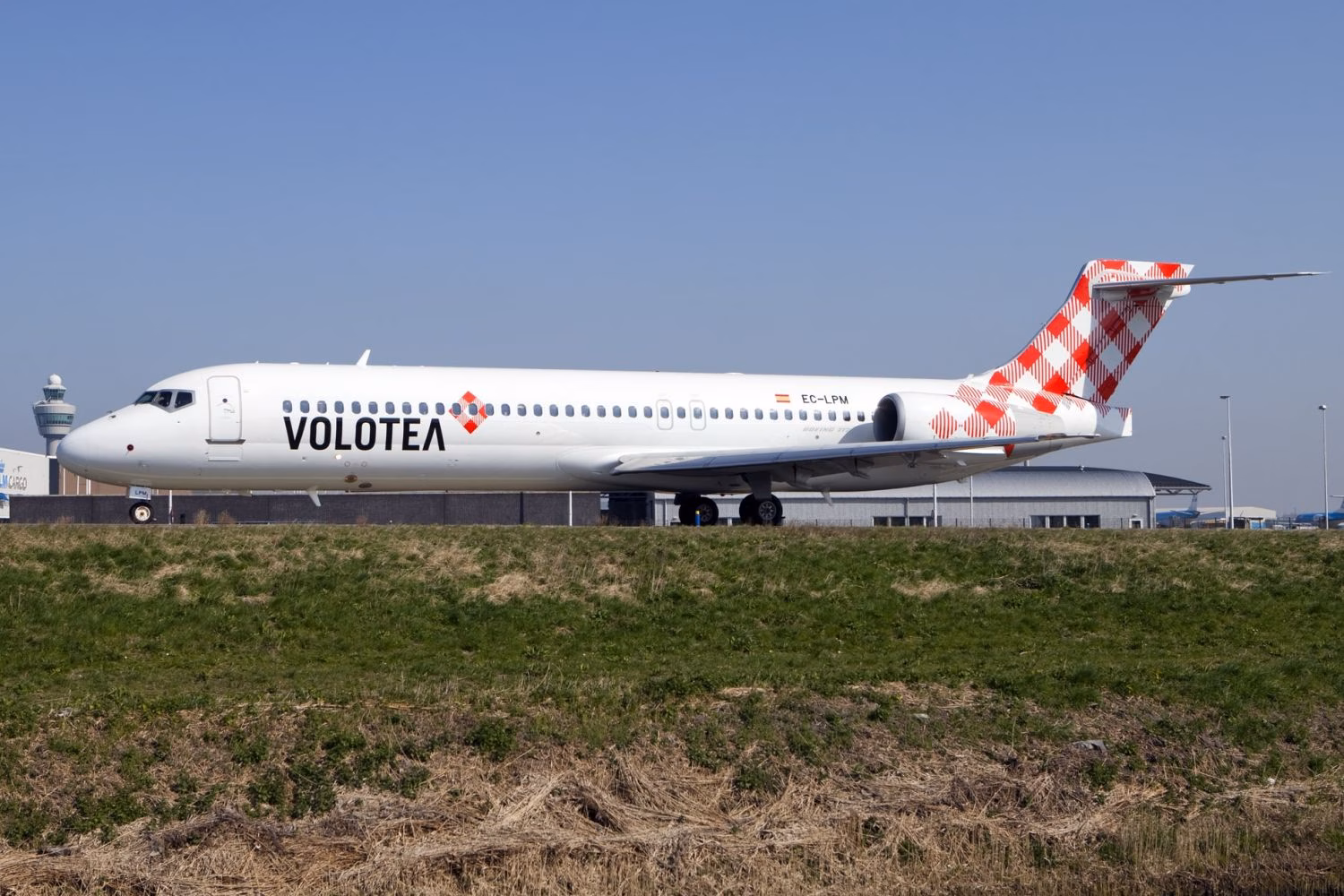 Hoy despega la nueva conexión Menorca-Brest de Volotea