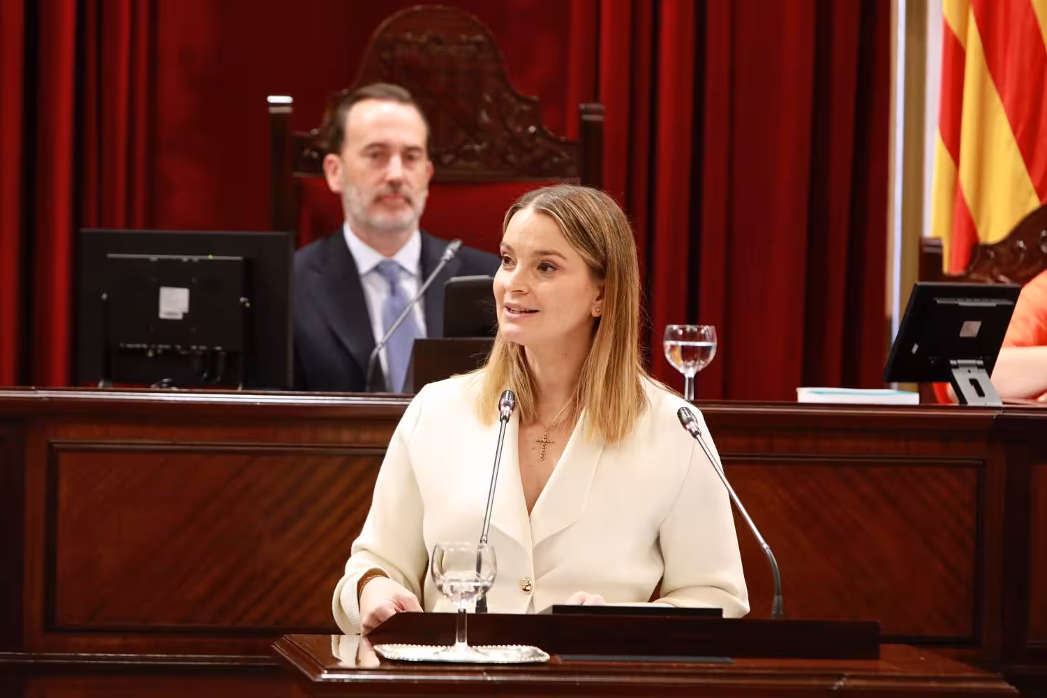 Marga Prohens censura el "espectáculo continuo" en el Parlament