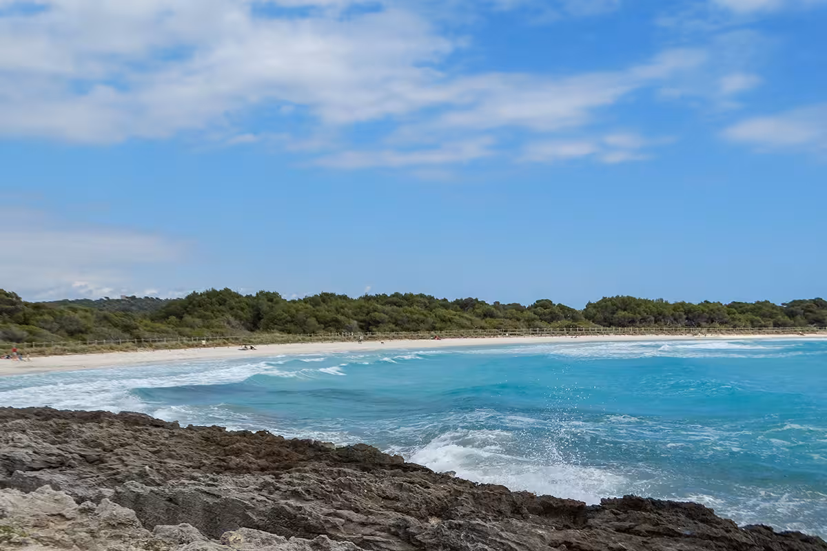 Cielos despejados y algunas nubes altas en Menorca este jueves