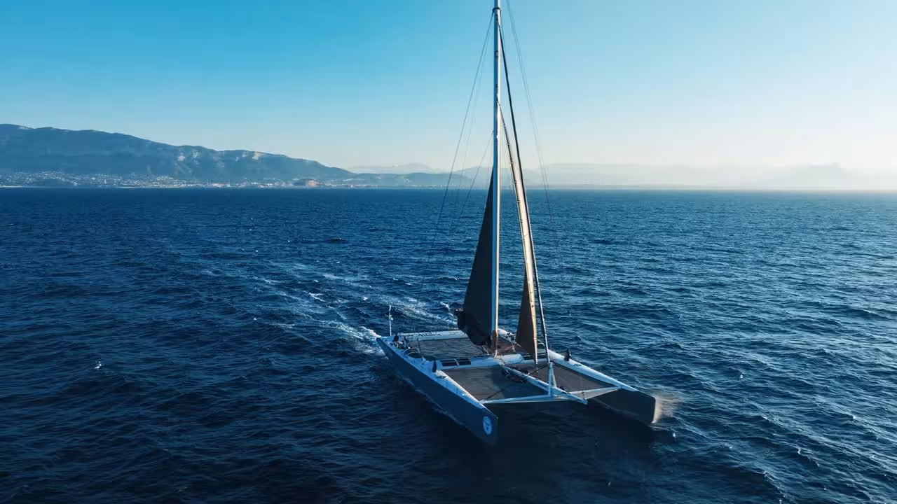 El marino Alex Pella busca establecer un nuevo récord en la vuelta a Menorca a vela