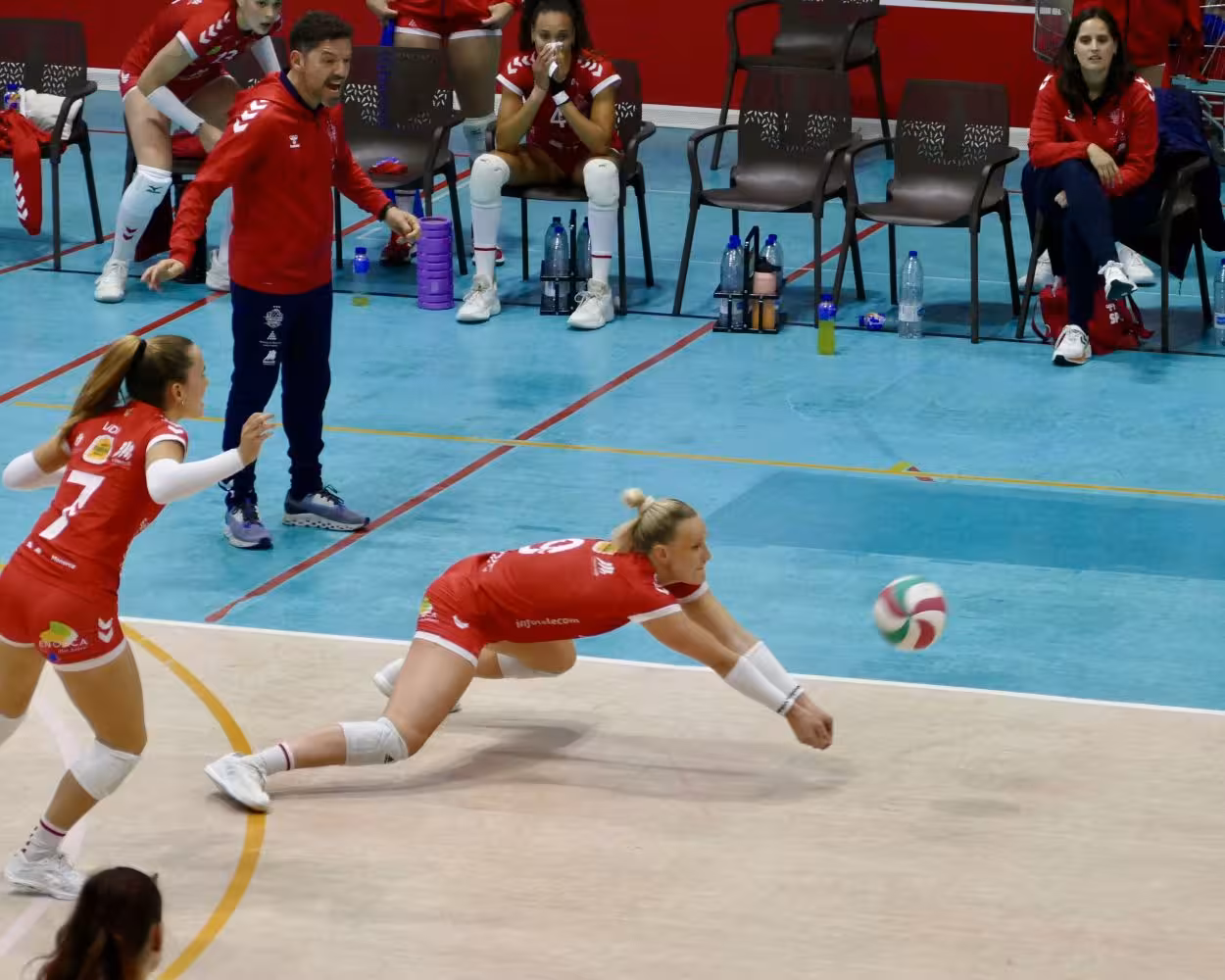 (Fotos) El Avarca cierra la fase regular con un inapelable 3-0 ante el Sayre La Ballena