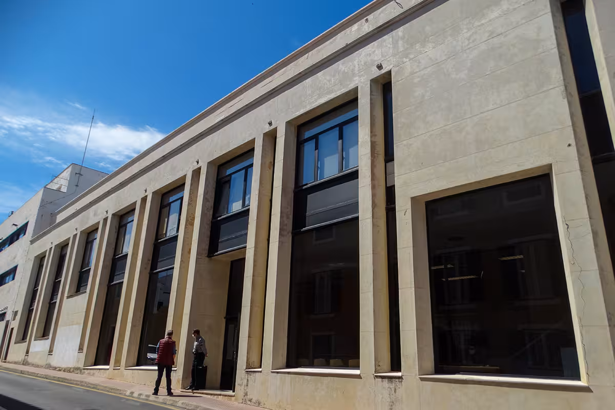 El Parlament insta al Gobierno a agilizar el proyecto de los nuevos juzgados de Ciutadella