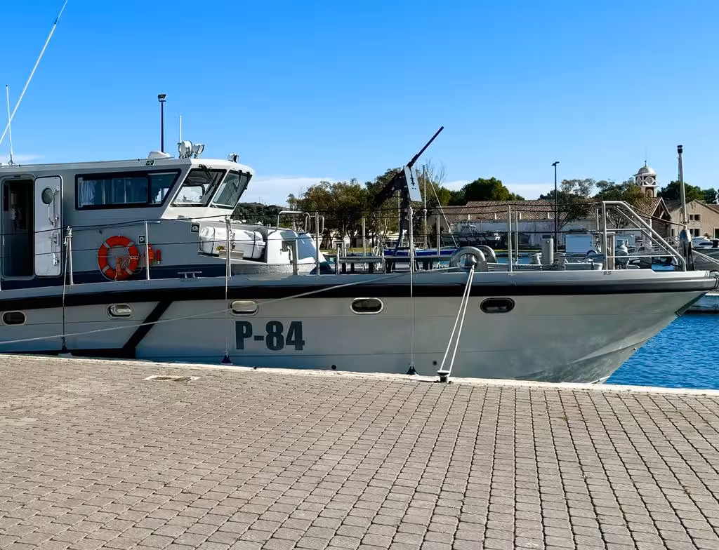 (Fotos) La primera escala del "Isla Pinto" en Maó: un encuentro naval abierto al público