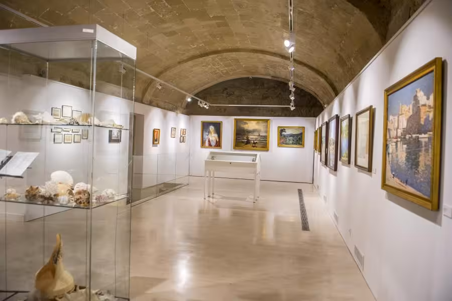 La galería Ca n'Oliver presenta una exposición histórica sobre el puerto de Maó