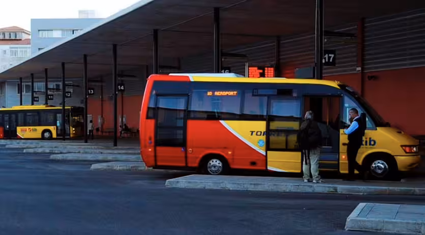 Gratuidad del transporte público en Menorca: un mes más mientras se espera el apoyo del Gobierno