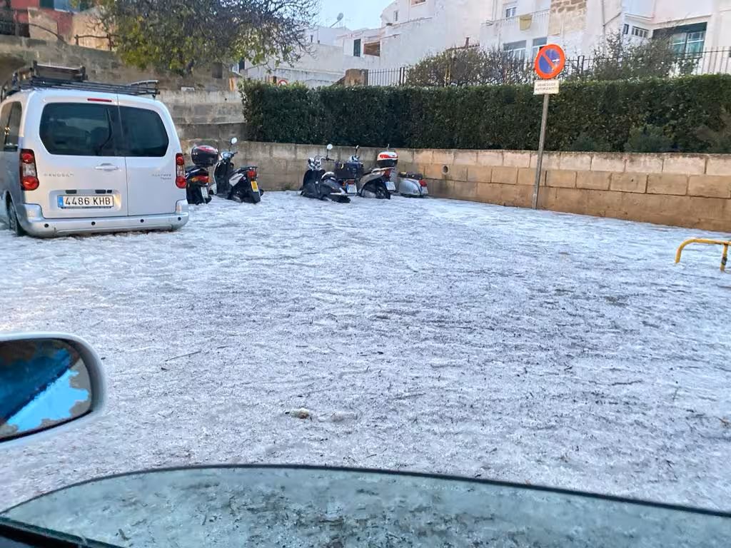 (Fotos) Tormenta y granizo azotan Menorca: Maó registra fuertes lluvias e inundaciones