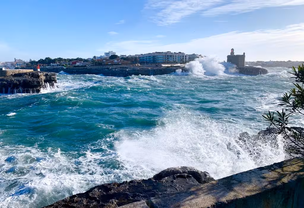La borrasca "Ciarán" deja viento a 99 kmh en Maó y olas de 9'5 metros de altura