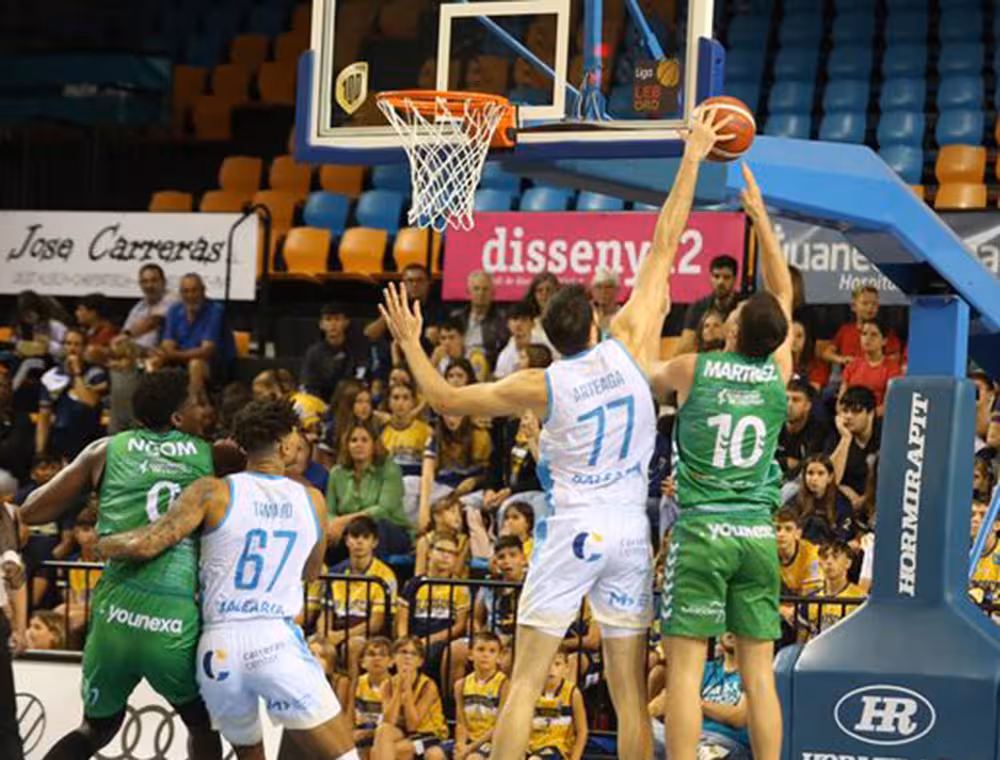 El Hestia Menorca estrena su casillero de victorias a lo grande