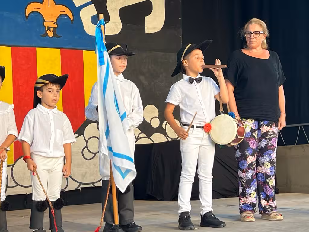 (Fotos y vídeo) Los santlluissers más pequeños ya inician sus fiestas