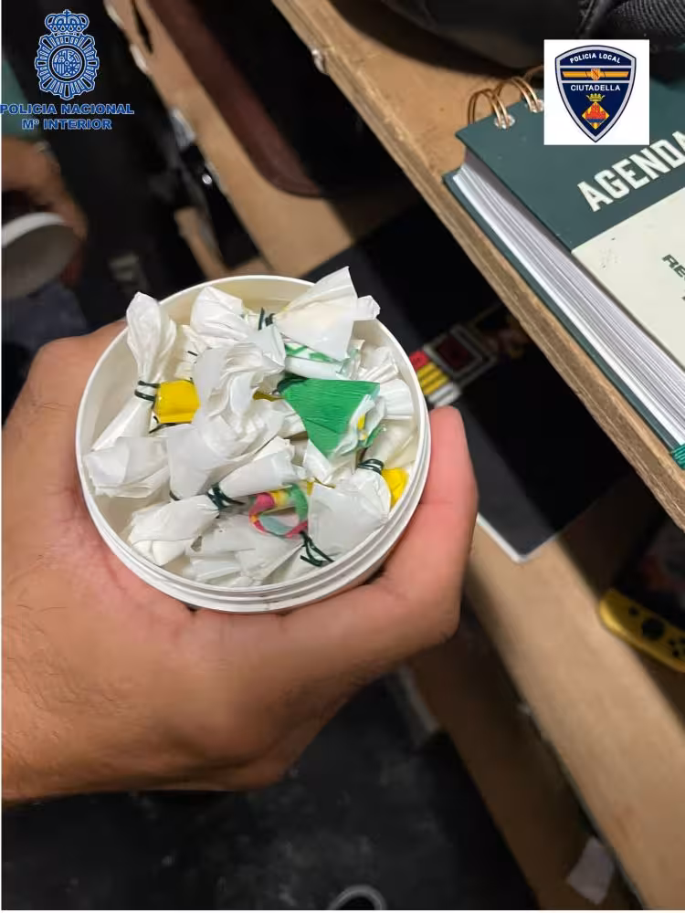 La Policía Nacional detiene al responsable de un local en Cala Galdana por tráfico de drogas