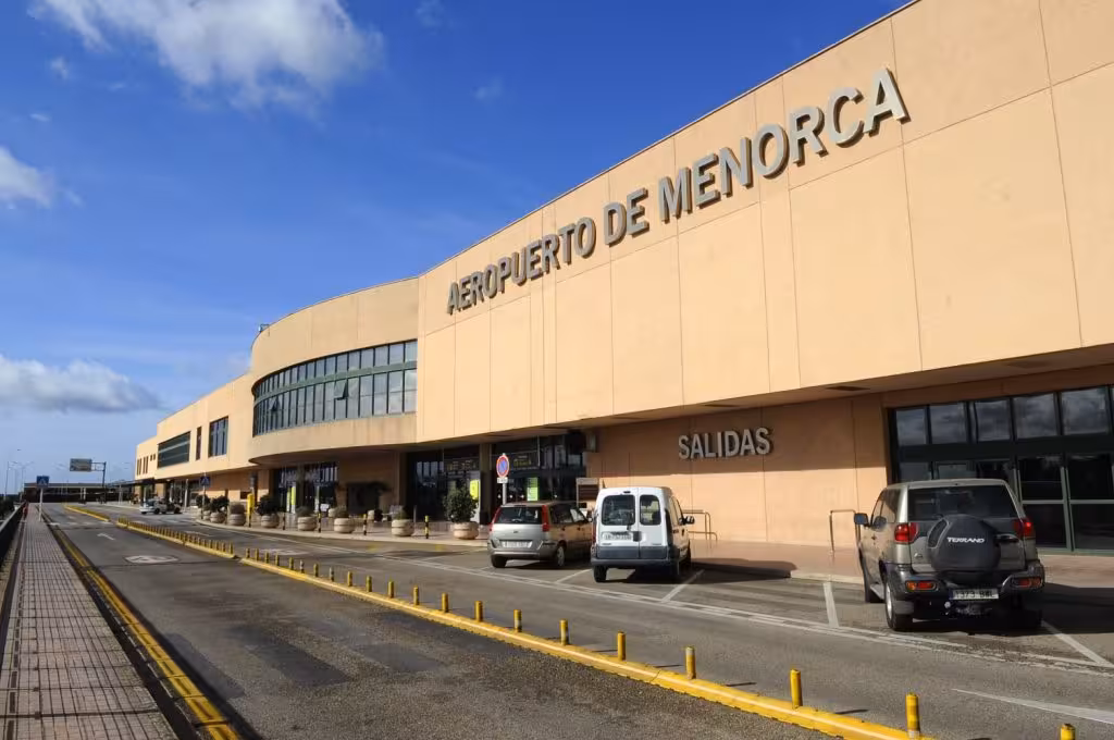 El Aeropuerto de Menorca registrará un descenso de operaciones este fin de semana