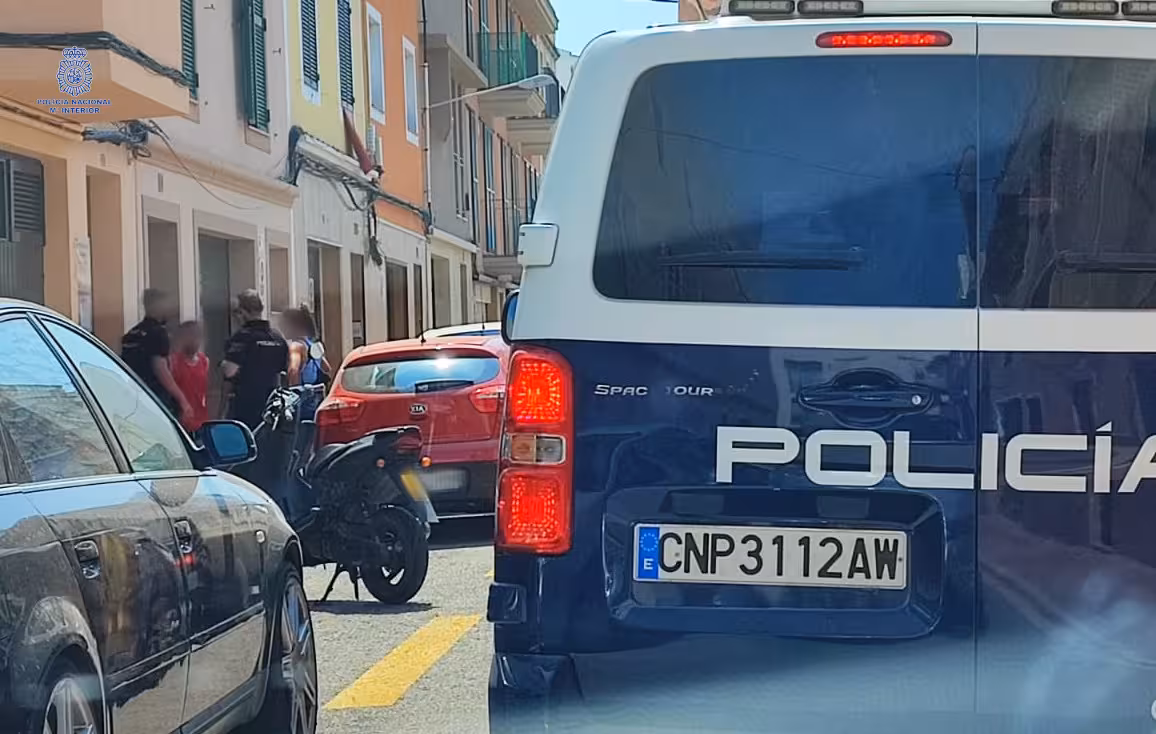 La Policía Nacional detiene en Ciutadella a un conocido reincidente