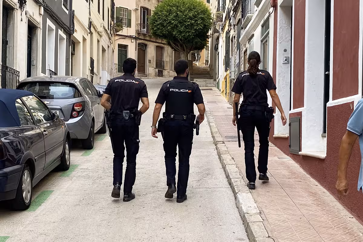Una rápida actuación policial propicia la detención de un hombre en Maó por un delito de hurto