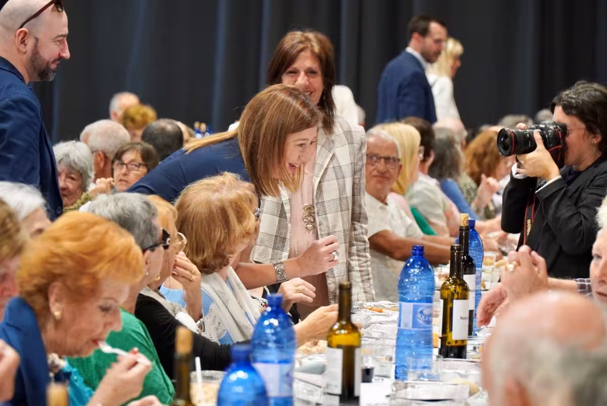 (Fotos) Francina Armengol con la Federación de Asociaciones de Personas Mayores de Menorca