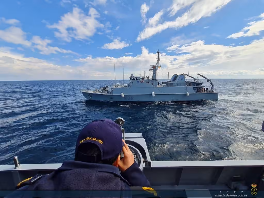 Recalan en el puerto de Maó cuatro buques de la OTAN