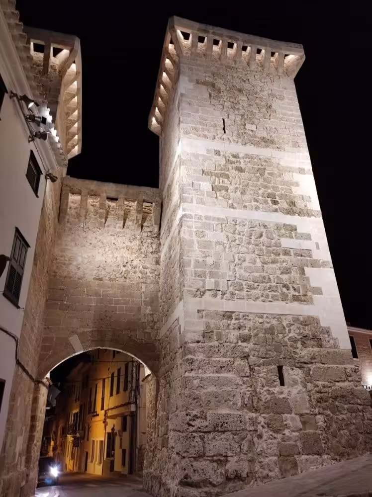 (La foto) Nueva iluminación en el puente de Sant Roc