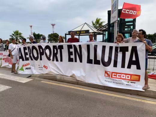 Los trabajadores del aeropuerto de Menorca no descartan ir a la huelga en Semana Santa