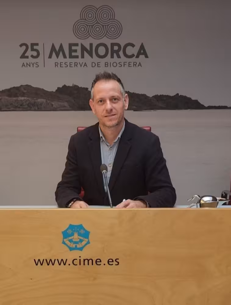 Ciudadanos exige al Consell que se implique en la mejora de las conexiones con Palma y Madrid