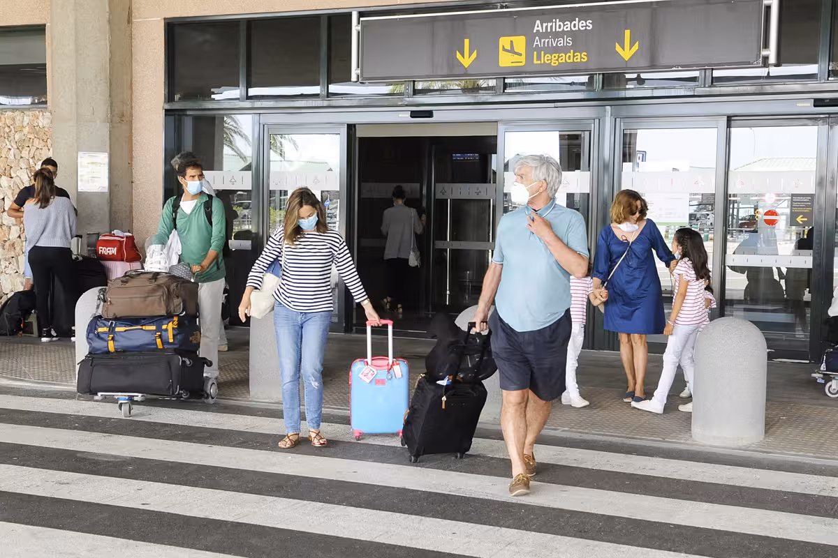 El aeropuerto de Menorca operará este domingo 206 vuelos