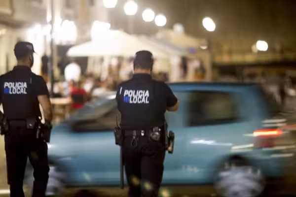 Ponen piedras en la carretera de Calan en Blanes para provocar accidentes de tráfico