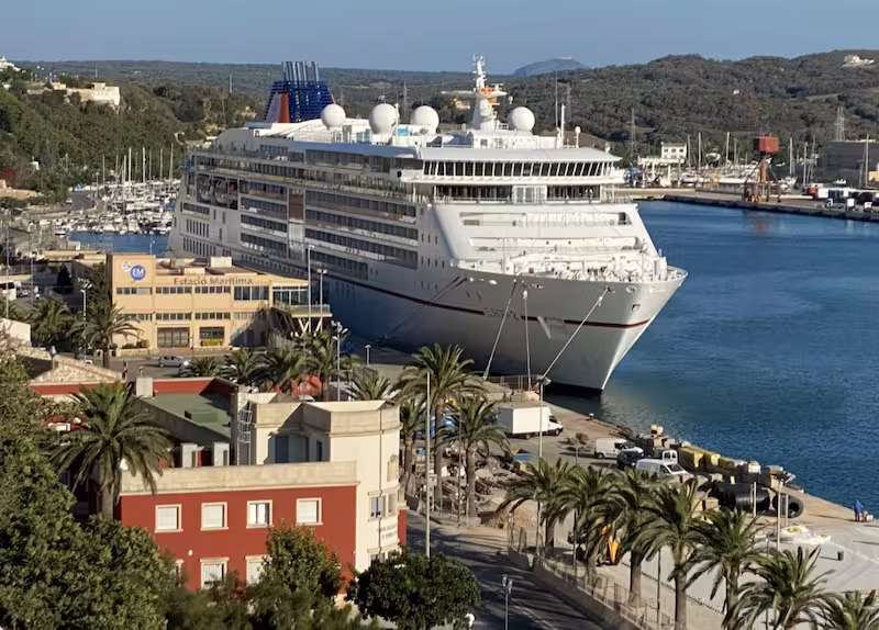 Aumenta el tráfico de cruceros en el puerto de Maó en abril