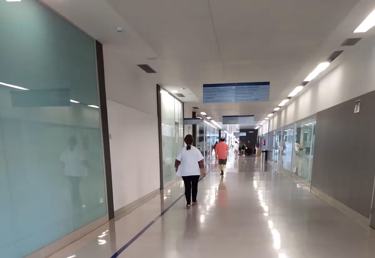 Un paciente de 44 años ingresa con Covid en la UCI del Hospital Mateu Orfila