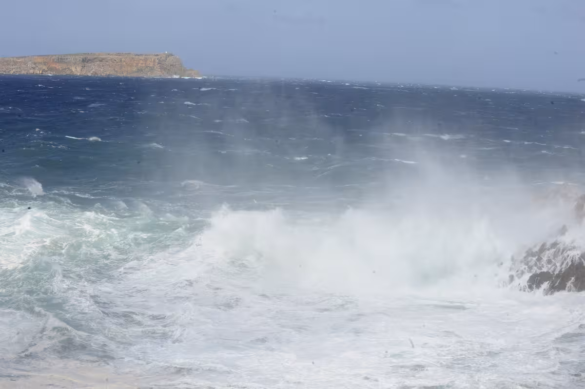 Semana primaveral en Menorca que acaba con alerta por fuerte viento del norte