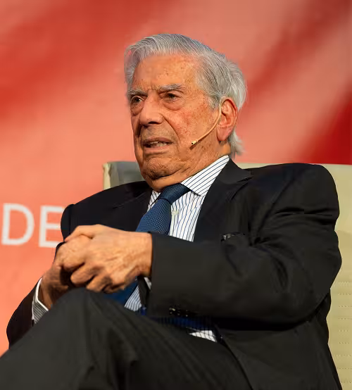 Vargas Llosa, el espejo que rompe lo que enseña