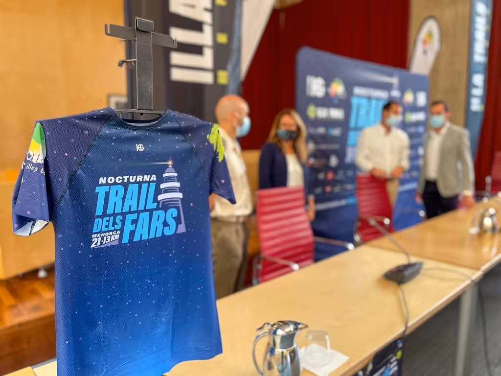 (La foto) Más de 500 atletas en la "Trail dels Fars Nocturna"