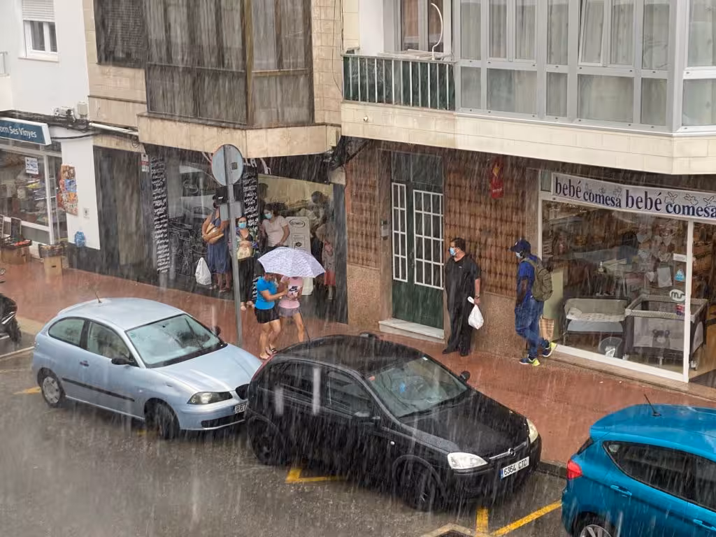 (Vídeo y fotos) Espectacular tromba de agua en Maó