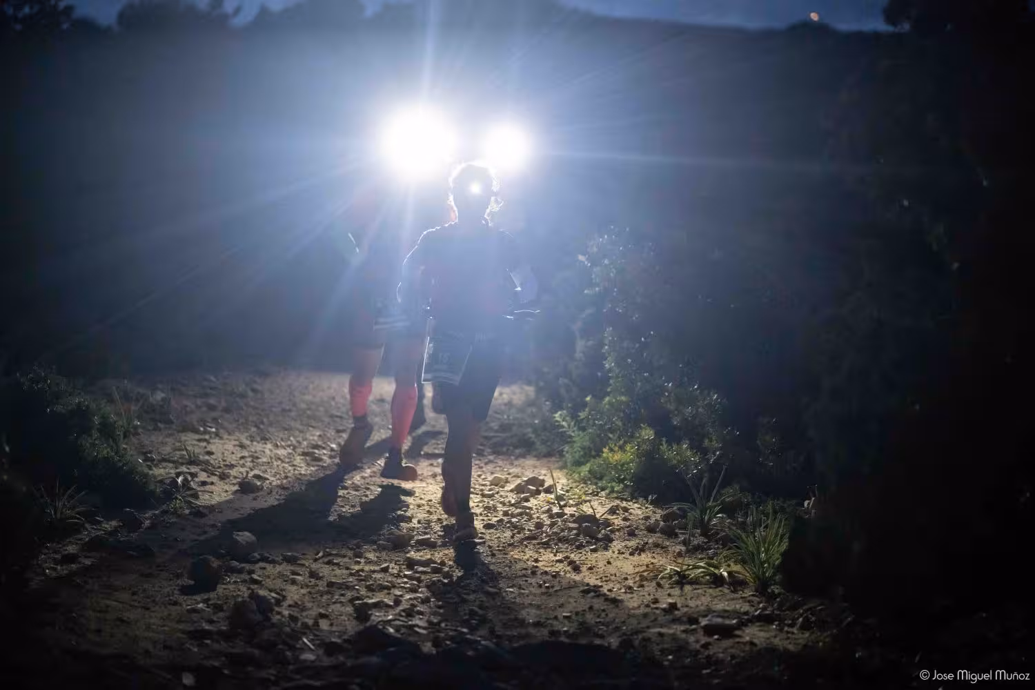 Correr de noche, bajo la luna llena y entre "talaiots"
