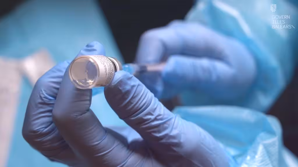 Los menorquines de entre 35 y 39 años pueden pedir turno en Bitcita para vacunarse