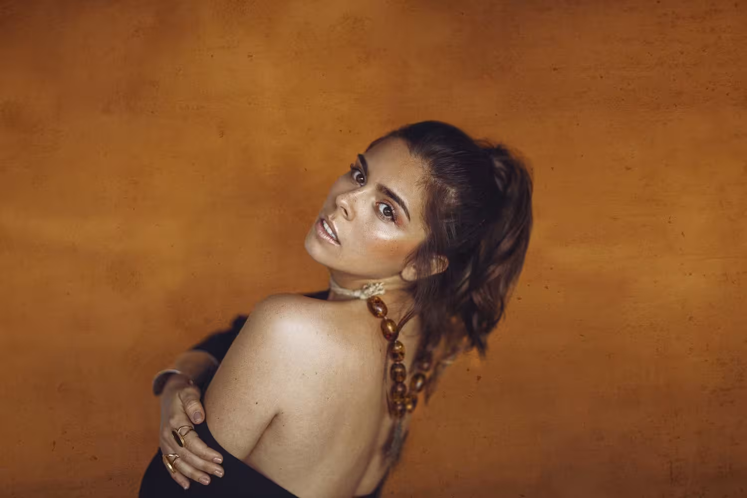 Anna Ferrer presenta "Yo me pregunto" el primer single de su nuevo trabajo musical