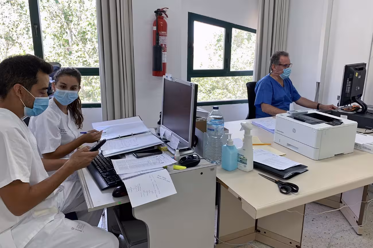 Siete nuevos positivos de Covid-19 suben a 33 los casos activos en Menorca