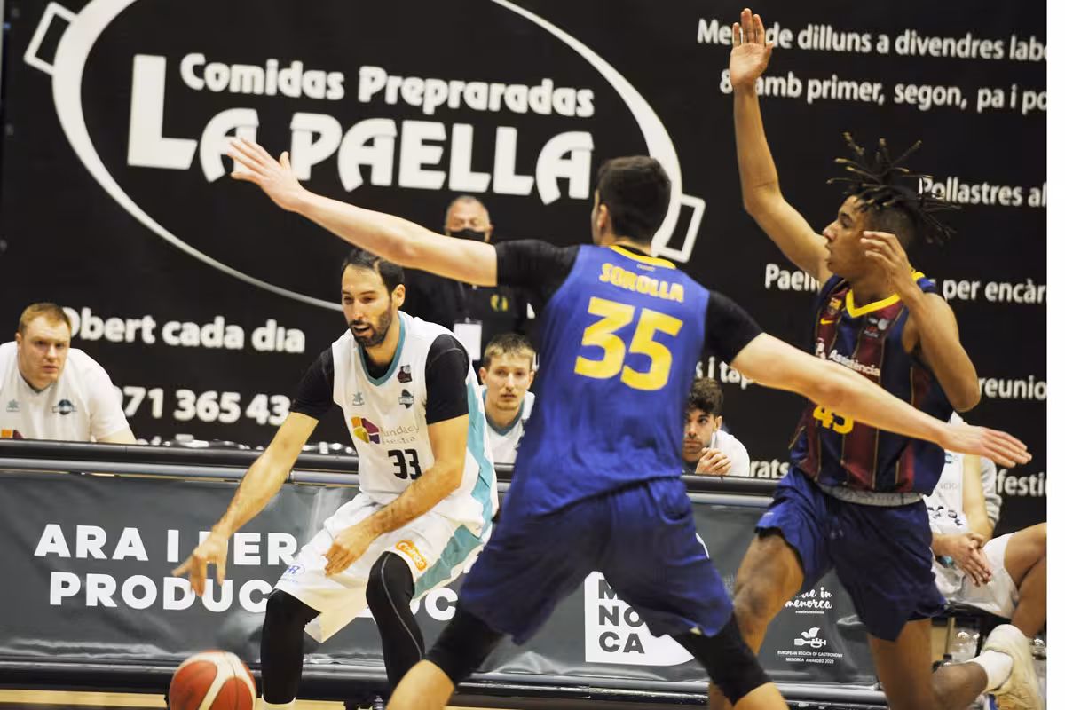 (Fotos) El líder tumba al Hestia Menorca