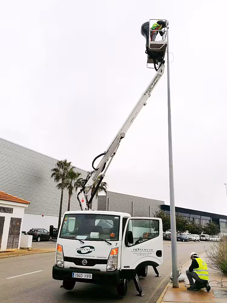Sant Lluís instala alumbrado de tecnología LED en el Polígono Industrial