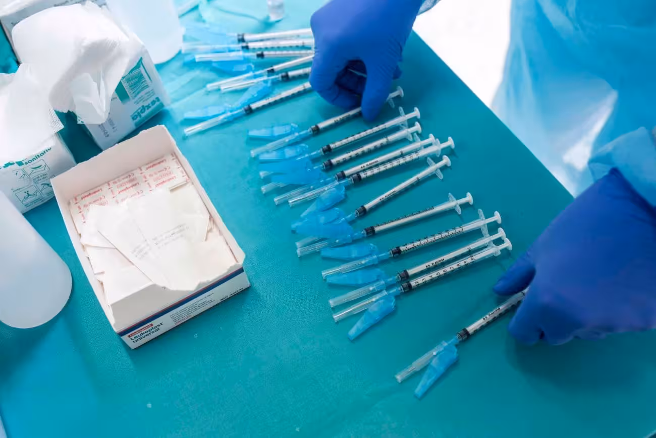 Ya se preparan para la vacunación masiva el recinto ferial de Maó y Canal Salat en Ciutadella