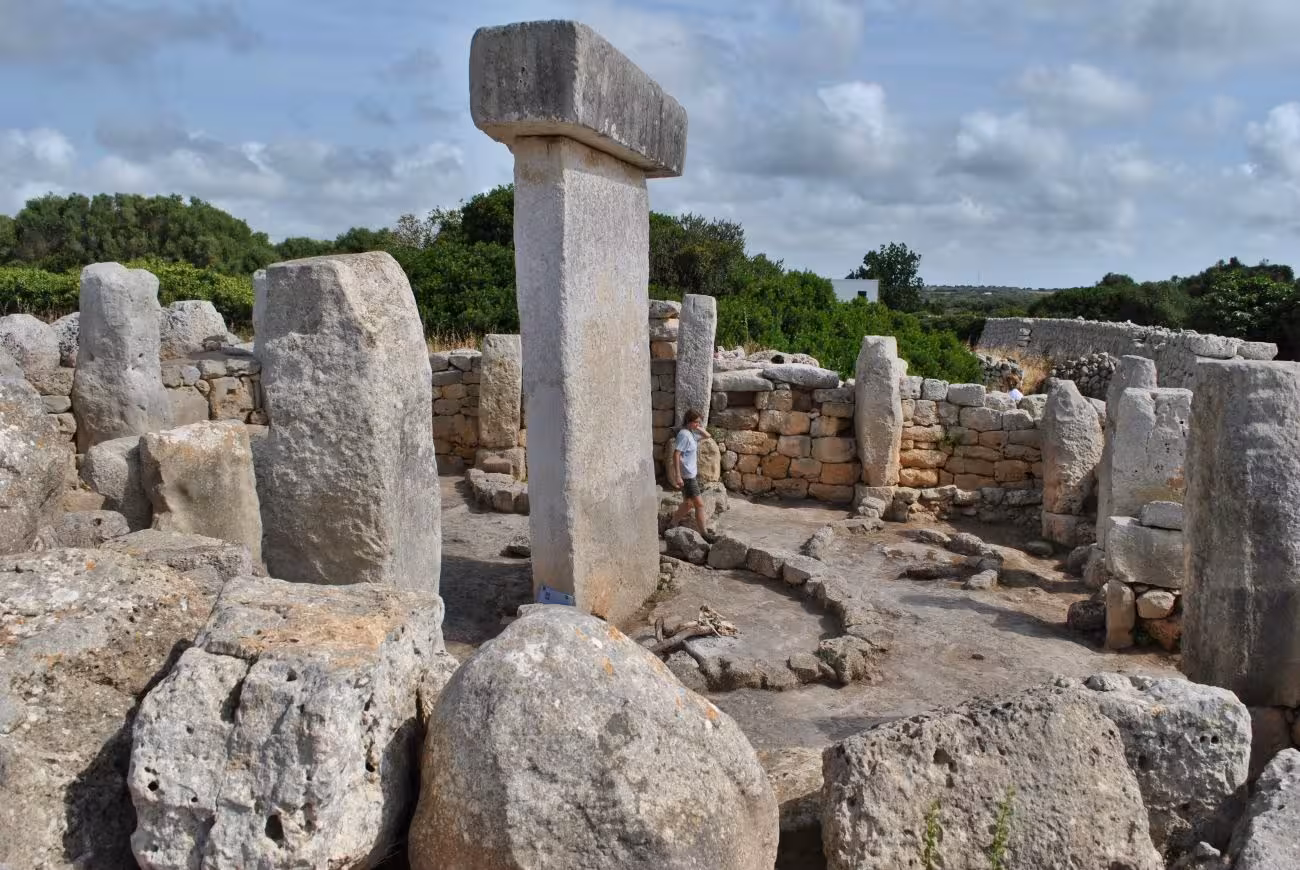 ¿Qué significado tienen los recintos de taula en Menorca?
