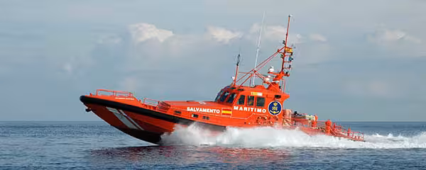 Rescatan a una embarcación a la deriva en Punta Nati