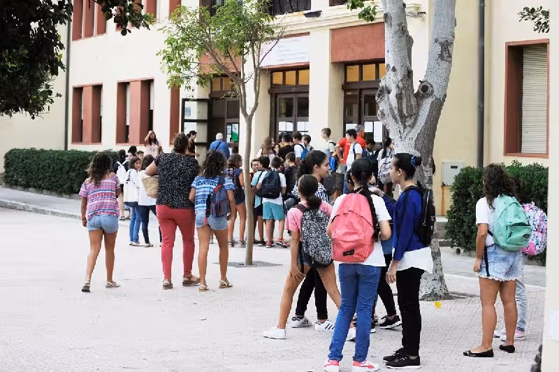 Aíslan un segundo grupo de estudiantes del Joan Ramis