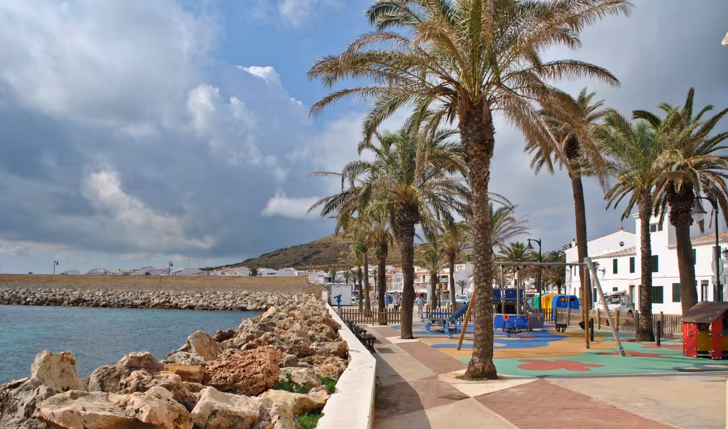 La tramontana puede llegar acompañada de lluvia este viernes