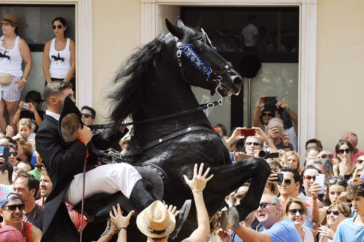 Los ayuntamientos deciden no celebrar "jaleos" en las fiestas de Menorca este año