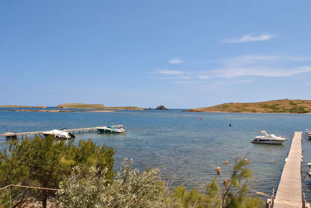 Rachas de viento de 45 km/h y 25 grados de temperatura en Menorca