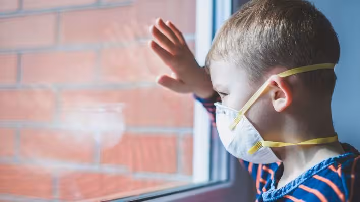 Pediatras alertan de nuevos síntomas del coronavirus en niños