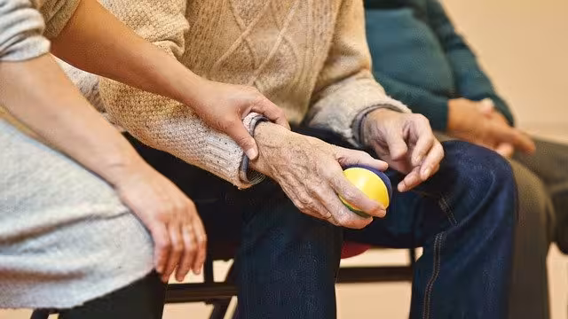 Más medidas para proteger a la gente mayor del COVID 19