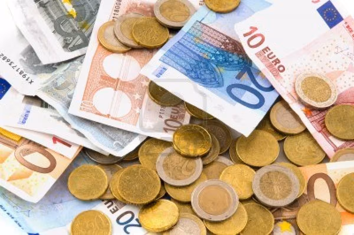 El Gobierno sube el salario mínimo a 950 euros