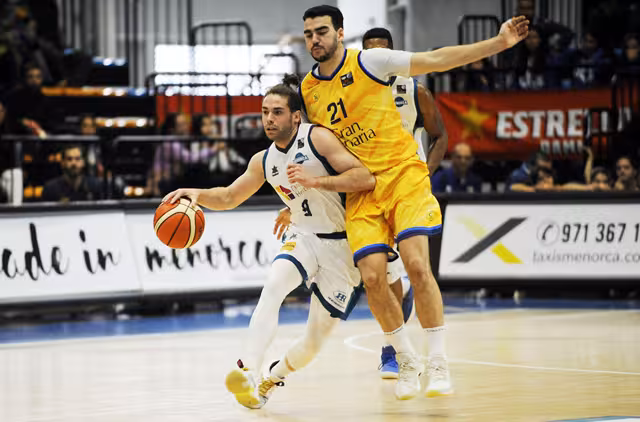 (Fotos) El Gran Canaria hace sangre del peor Menorca de la temporada